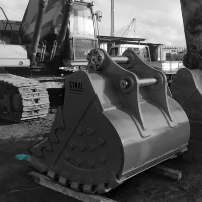 Rock buckets for heavy-duty applications
