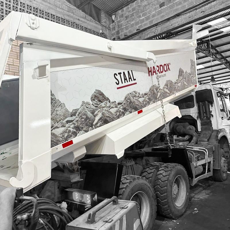 Dump trucks for quarries and crushed material transport